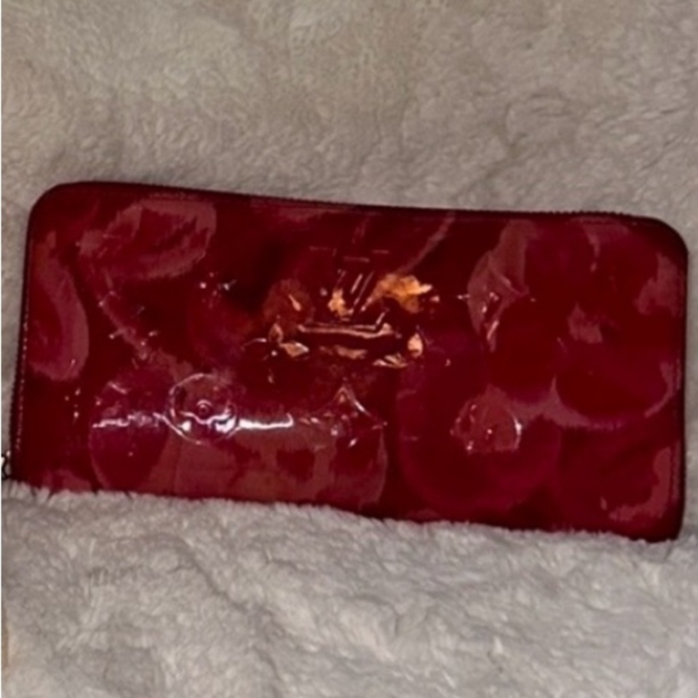 LOUIS VUITTON 💗 Patent leather Bright pink floral  zippy Authentic Vintage